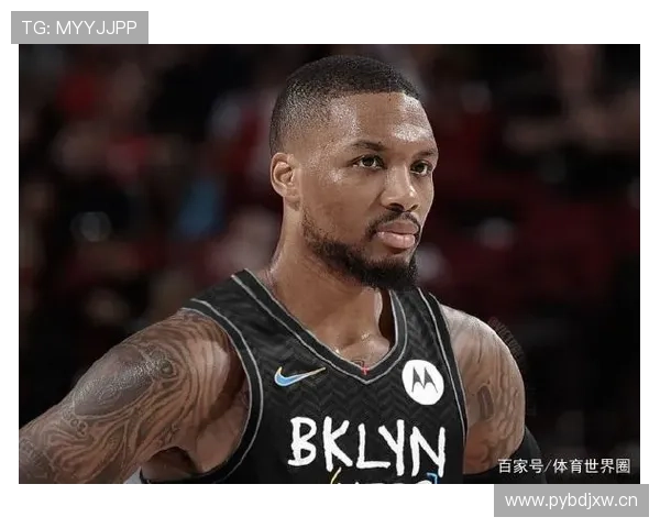 利拉德这生活节奏也太反差了，球场上MVP，私下却像邻家大叔一样隨意发呆