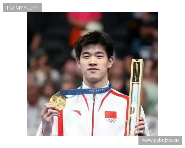 潘展乐训练完直接去吃十块钱盒饭，网友吵翻了